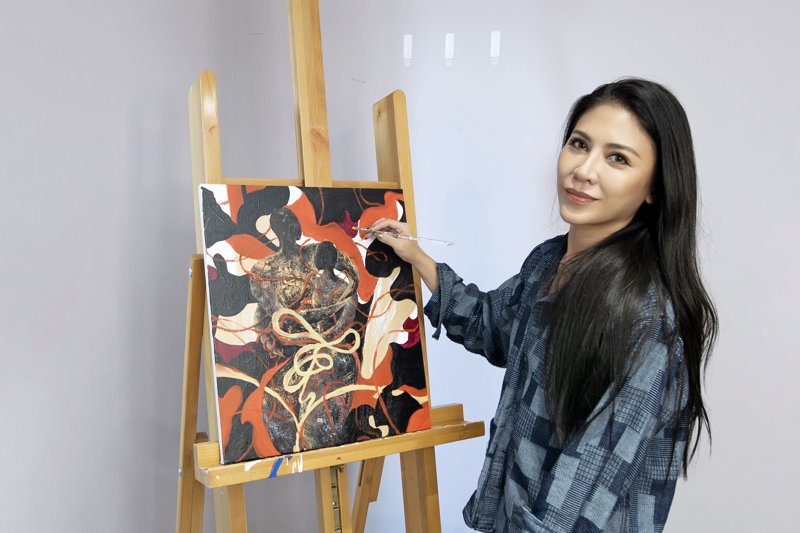 个人画展开幕，鲜花与掌声共舞，今日我们欢聚一堂，为林晨书画作品集揭开神秘面纱。下面，让我们一同走进这场艺术盛宴，感受每一笔勾勒出的独特魅力。